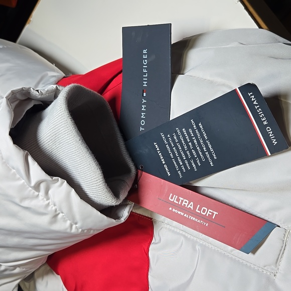 Tommy Hilfiger Wind Resistant Hooded Puffer Chevron Colorblock LG - Picture 9 of 12